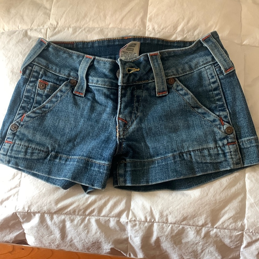 True religion sz 25 short shorts. Low rise.
